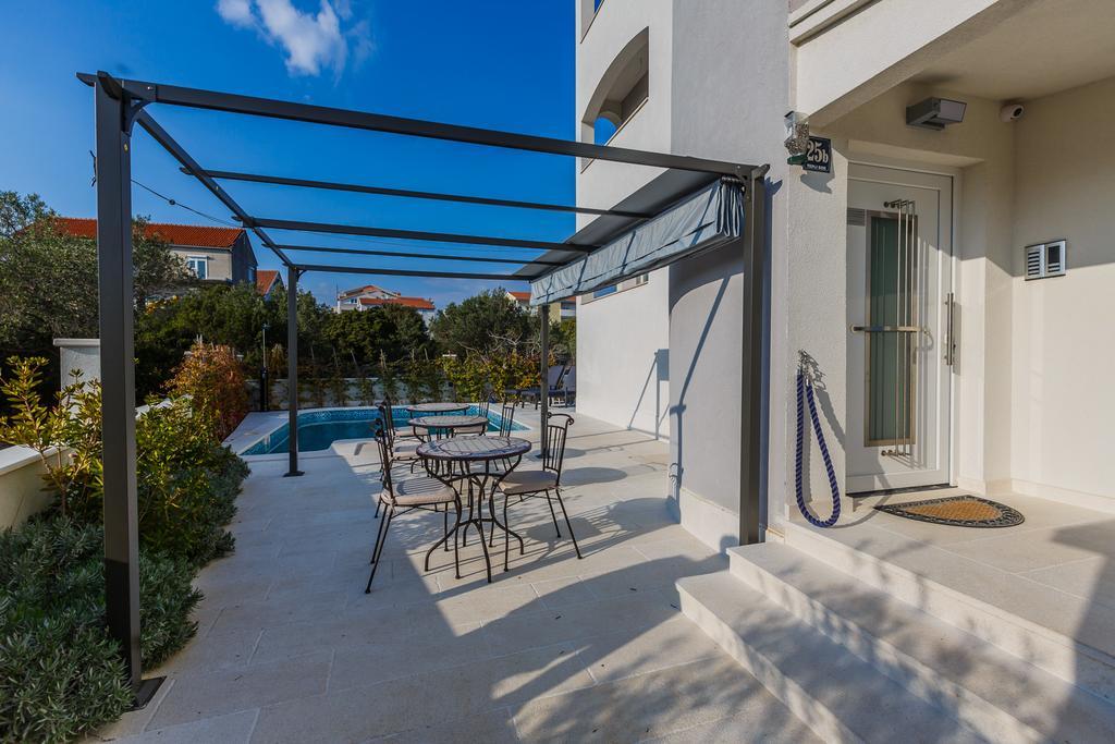 Villa Apartments Katja Трогир Екстериор снимка