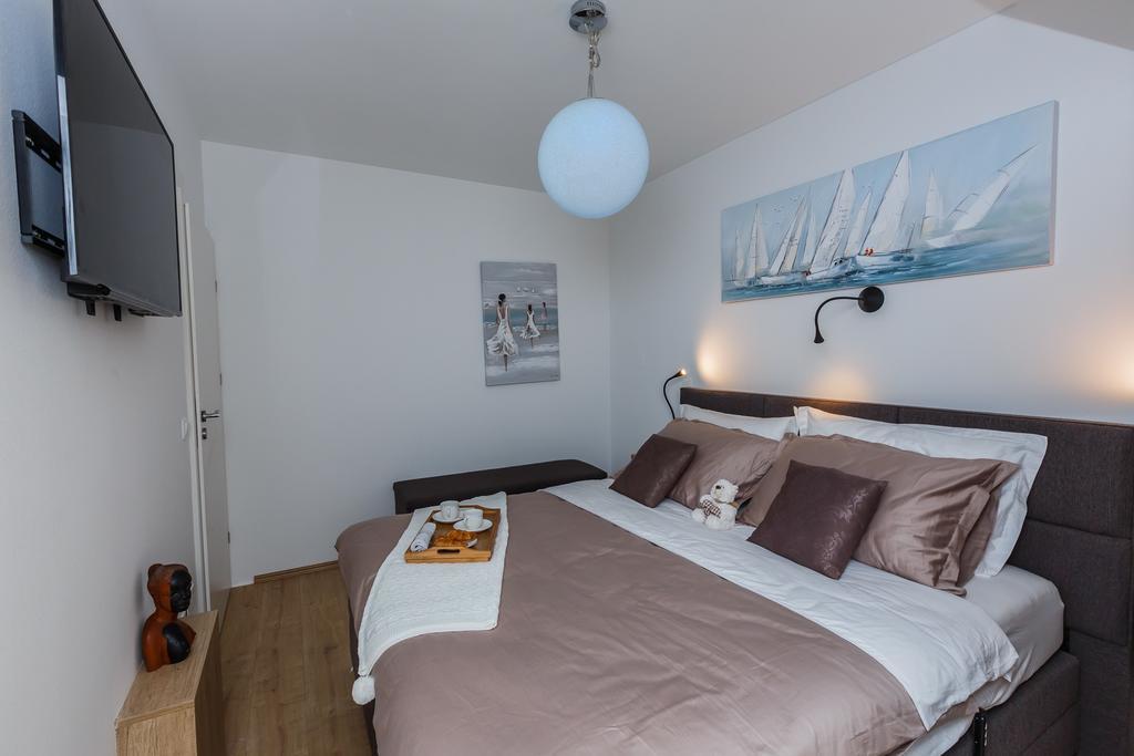 Villa Apartments Katja Трогир Екстериор снимка