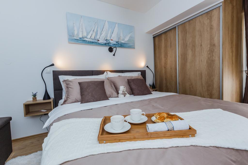 Villa Apartments Katja Трогир Екстериор снимка