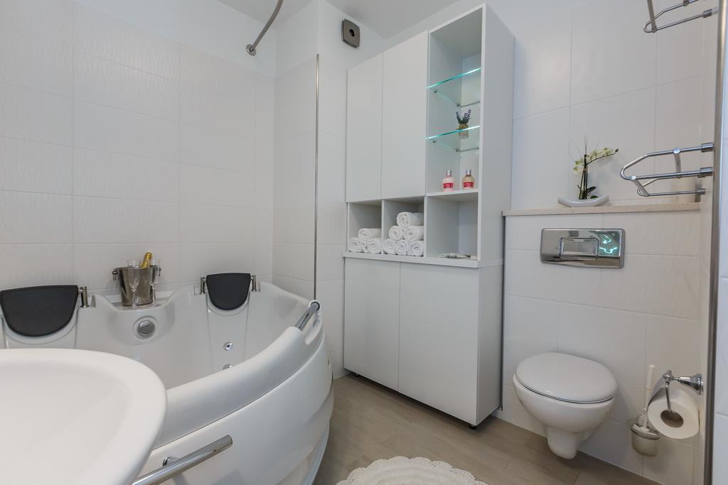 Villa Apartments Katja Трогир Екстериор снимка
