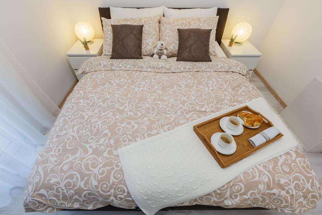 Villa Apartments Katja Трогир Екстериор снимка