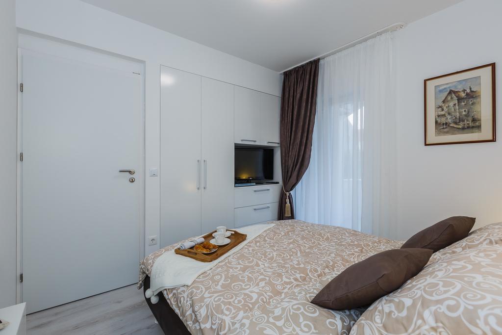 Villa Apartments Katja Трогир Екстериор снимка