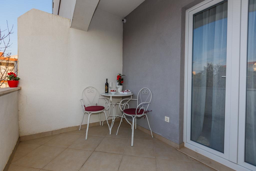 Villa Apartments Katja Трогир Екстериор снимка