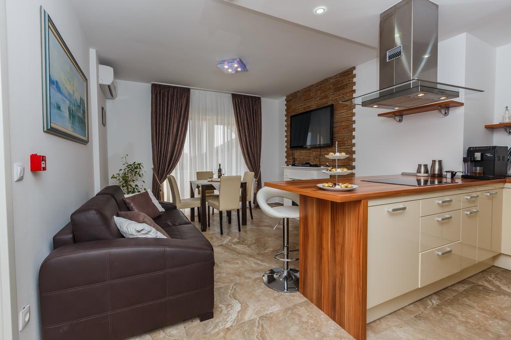 Villa Apartments Katja Трогир Екстериор снимка