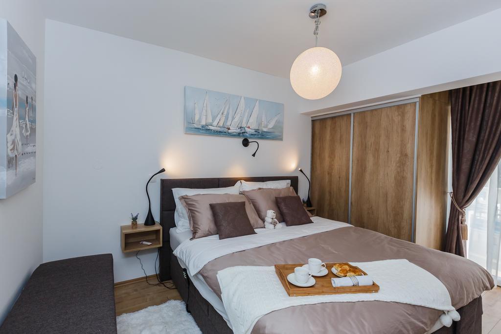 Villa Apartments Katja Трогир Екстериор снимка