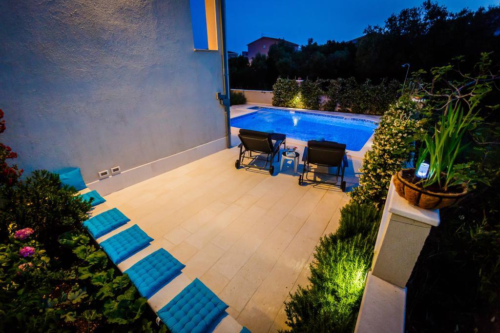 Villa Apartments Katja Трогир Екстериор снимка