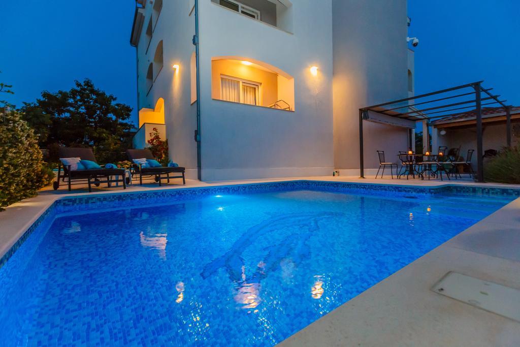 Villa Apartments Katja Трогир Екстериор снимка