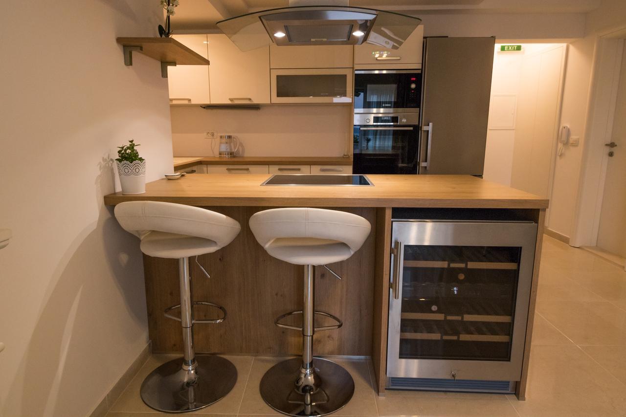 Villa Apartments Katja Трогир Екстериор снимка