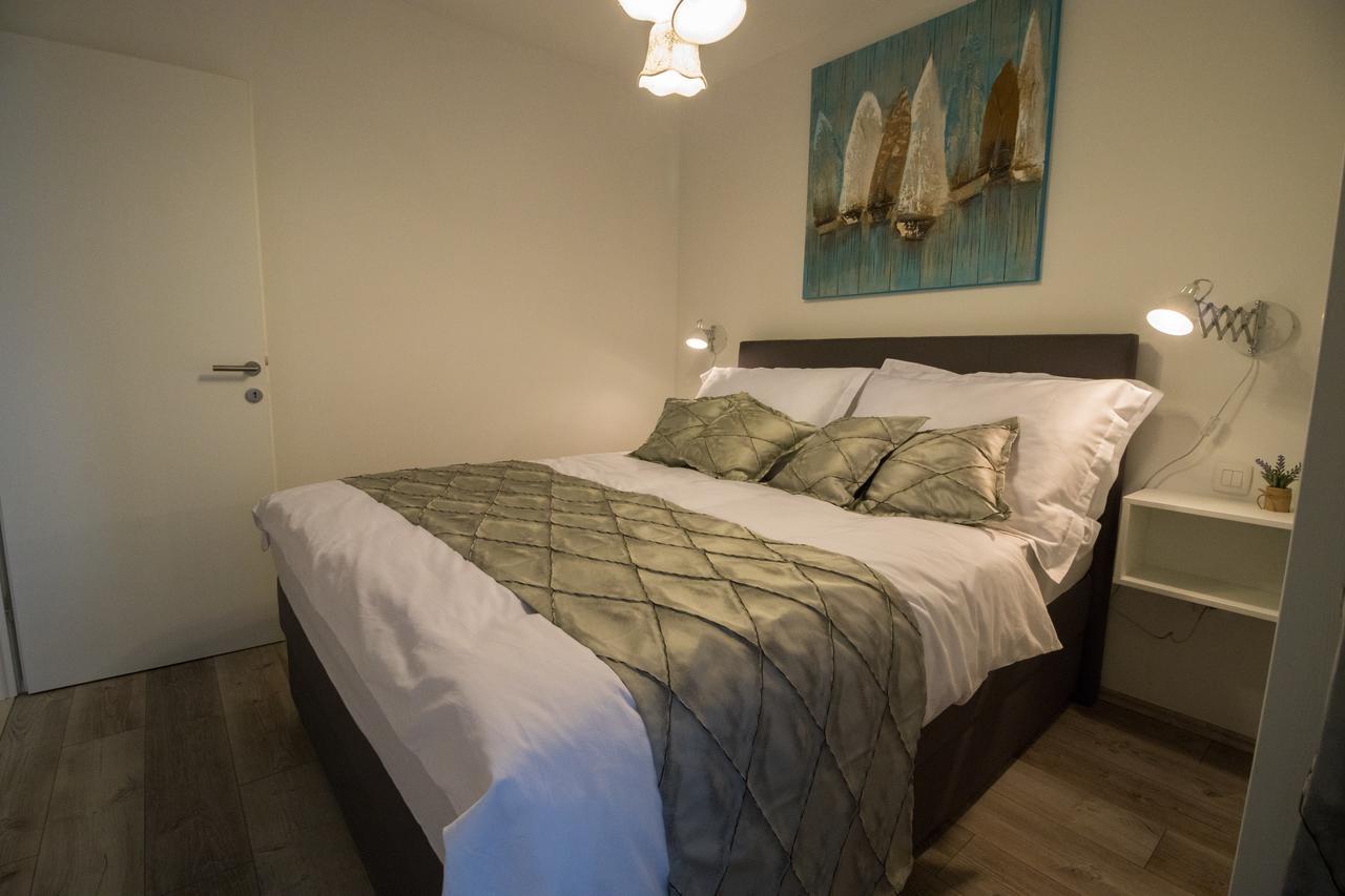 Villa Apartments Katja Трогир Екстериор снимка