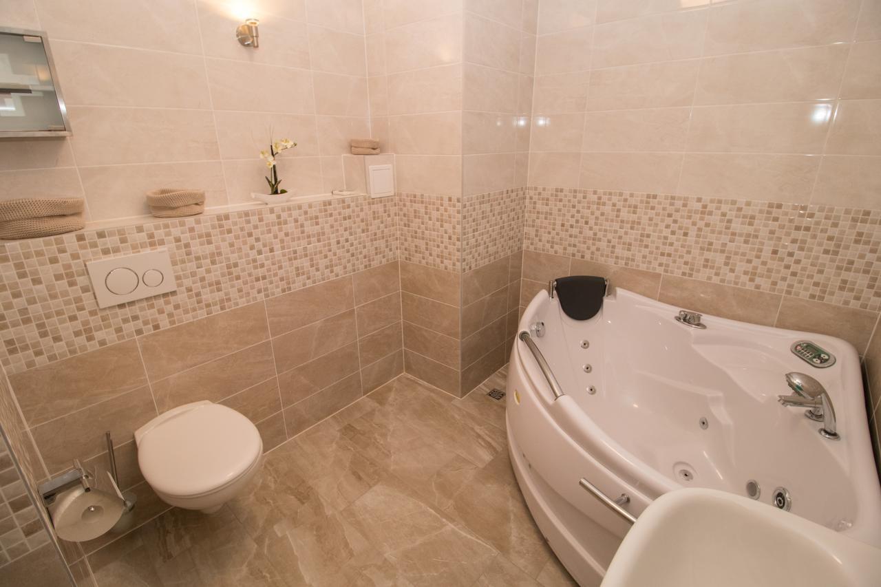 Villa Apartments Katja Трогир Екстериор снимка