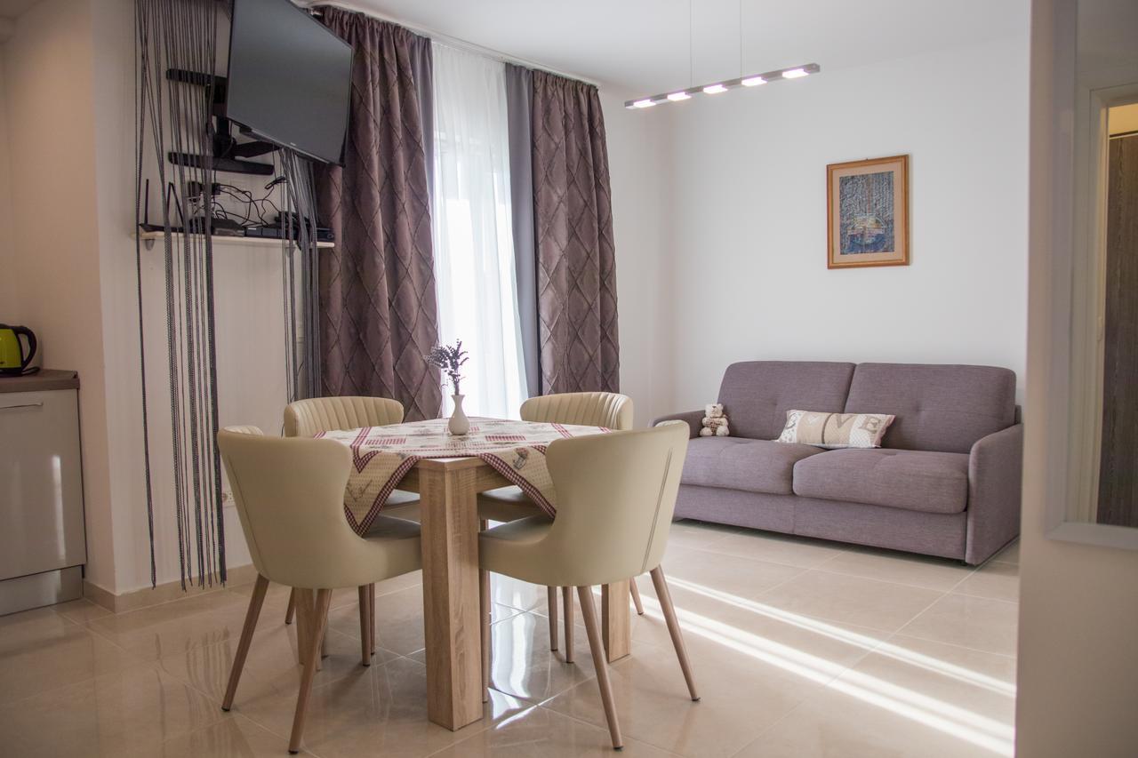 Villa Apartments Katja Трогир Екстериор снимка