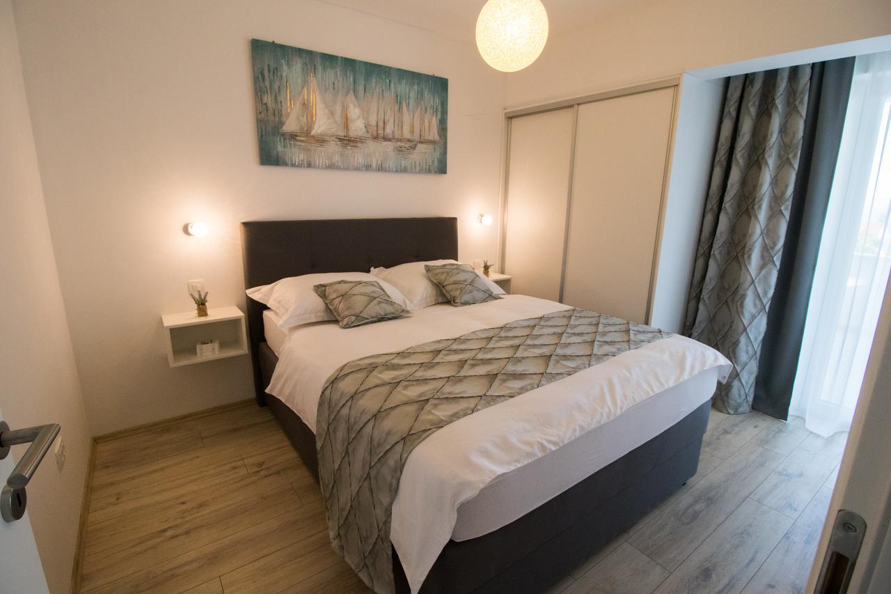 Villa Apartments Katja Трогир Екстериор снимка