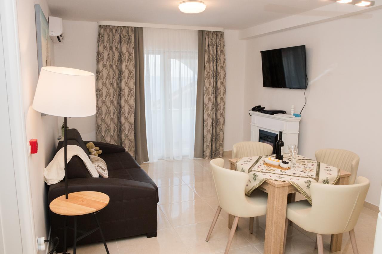 Villa Apartments Katja Трогир Екстериор снимка