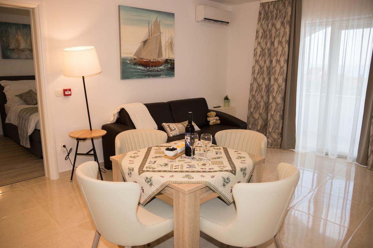 Villa Apartments Katja Трогир Екстериор снимка